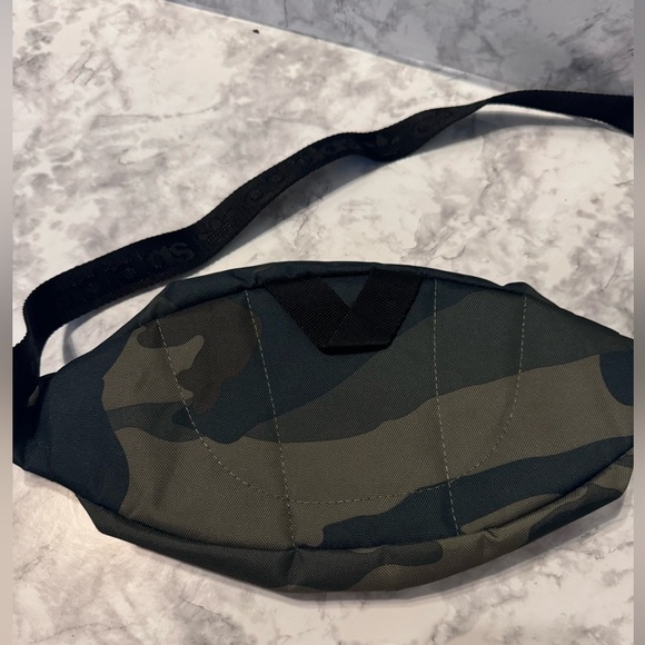 New Adidas Crossbody Bag - Picture 2 of 2